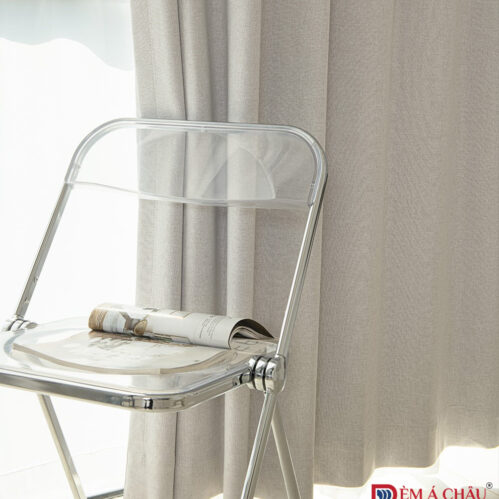 Rèm vải màu be Beige cùng các màu trung tính của nội thất giúp không gian trở nên hài hòa